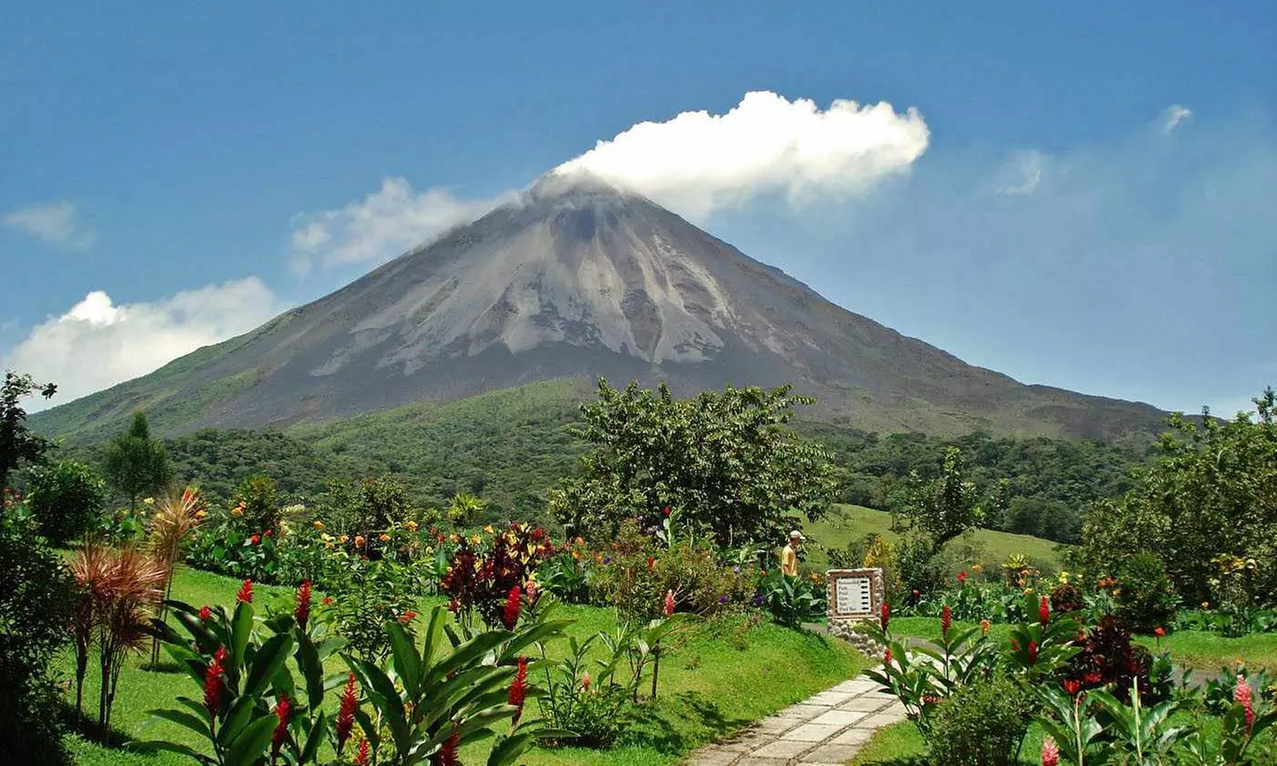 ✈ 6-Night Volcano & Beach Vacation w/ Air & Car from Travel by Jen