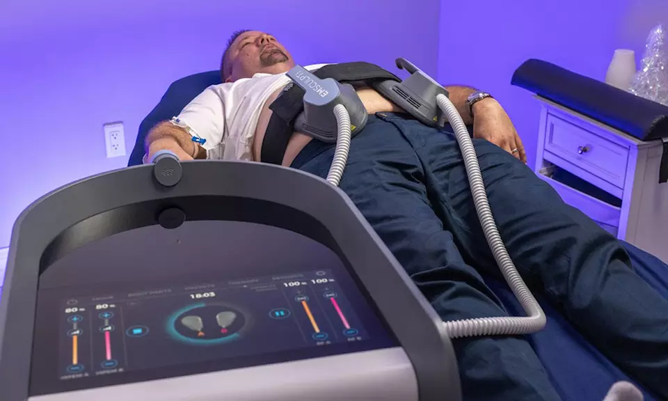 1 or 5 Sessions—Choice of Cryo, Infrared Sauna and More or Day Pass