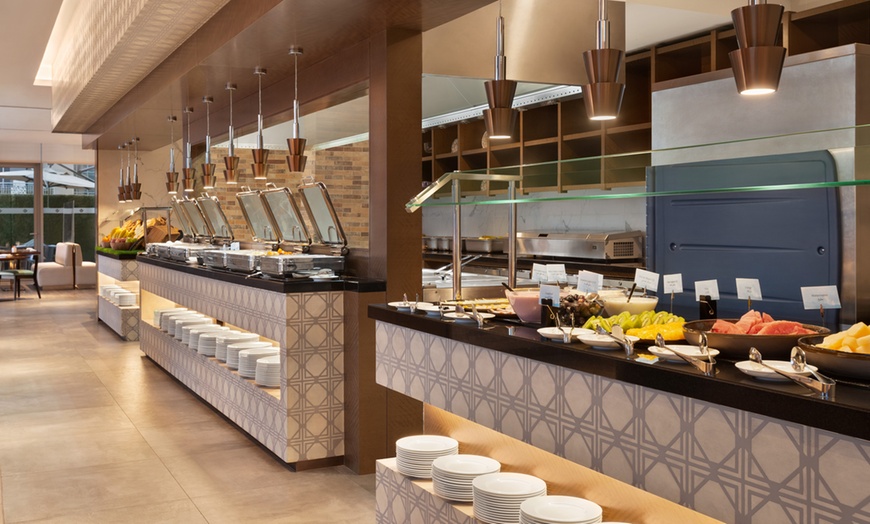 Image 6: 4* Christmas Eve Dinner Buffet or Christmas Day Brunch with Beverages