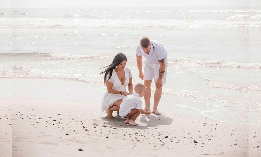 Image 3: 60-Minute Beach Family Photo Session with 15 Edited Digital Images