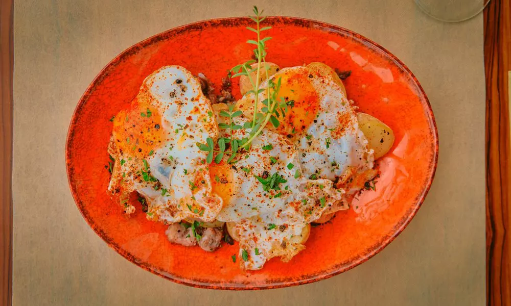 Menú Mediterráneo para 2 con entrante, principales, postres y bebidas