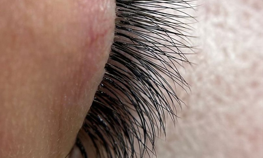 Image 8: Wimpernverlängerung mit 1:1-, Volumen- oder Mega-Volumen-Technik 
