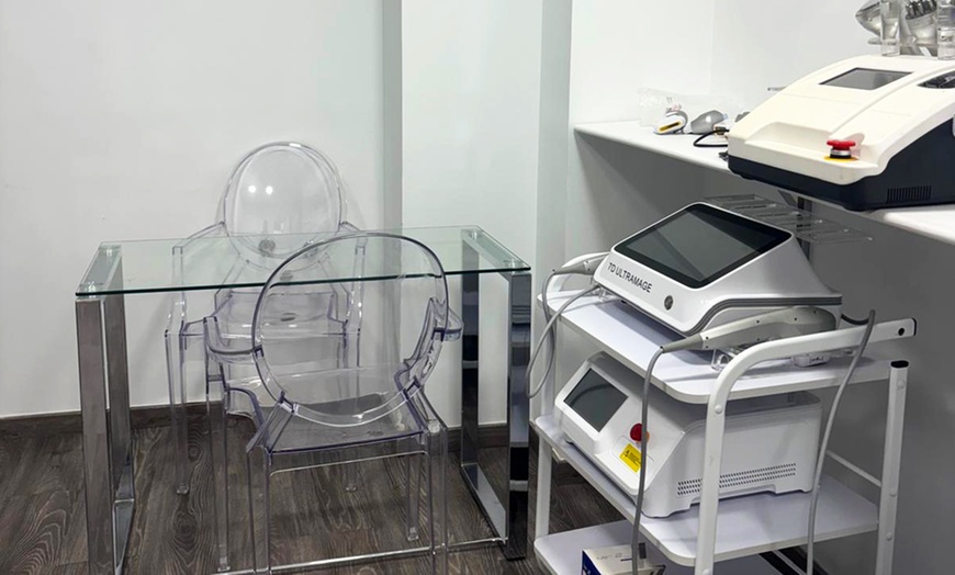 Image 3: Hasta 3 sesiones de maderoterapia facial o corporal y radiofrecuencia
