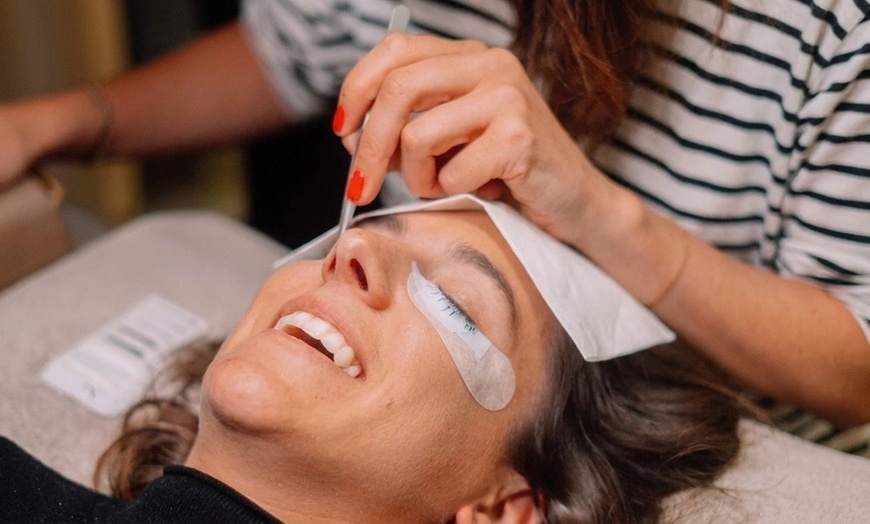 Image 2: Lifted & Curled Lashes for a Naturally Stunning, Low-Maintenance Look
