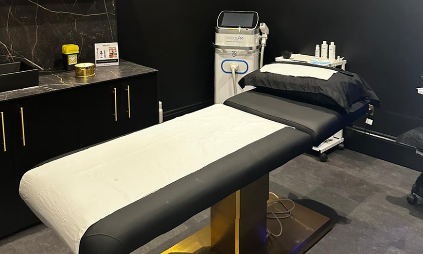 Image 2: Radio Frequency for Skin Tightening and Cavitation for Fat Reduction