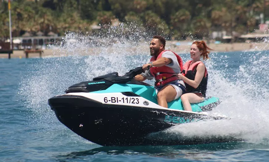 Image 1:  Paseo de 15 o 30 minutos en moto de agua para 1 o 2 personas