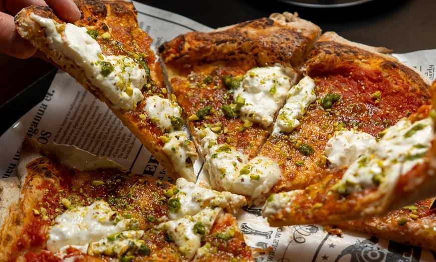 Image 10: 2 o 4 pizzas para llevar o consumir en el local, con opción a bebidas