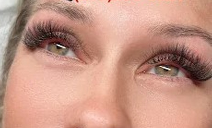 Image 2: Enchance with Full Set of Classic Or Hybrid Eyelash Extension