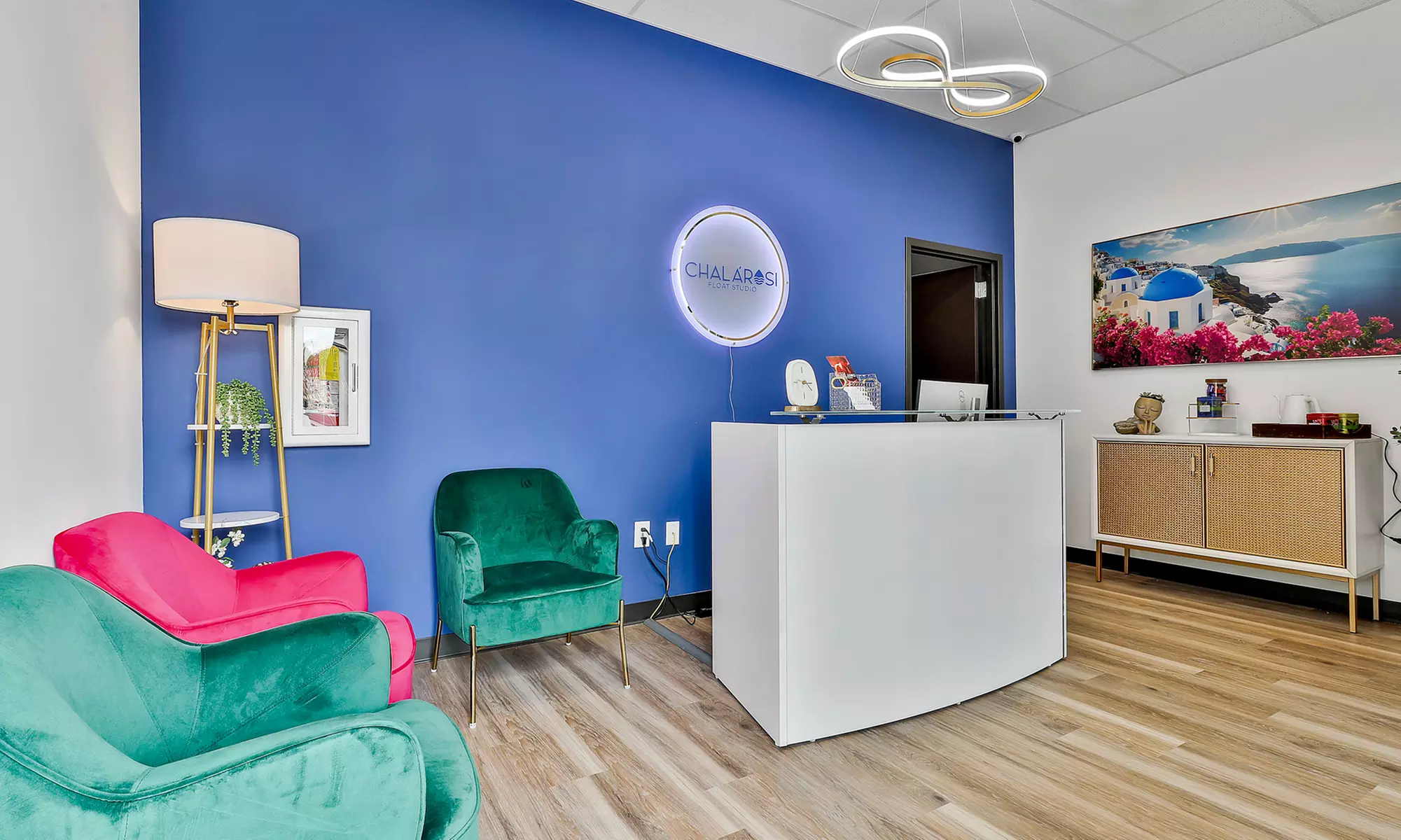 Unwind with a 60-Minute Float Therapy Experience 