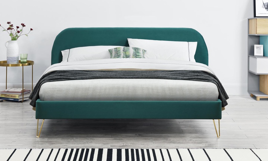 Image 38: Lit velours "Garbera" 140 x 190 cm ou 160 x 200 cm de Kocoon 