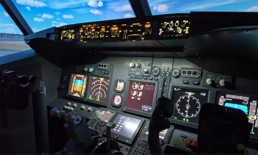Image 3: Take on a 30, 45, 60, or 90-Minute 737 Flight Simulator Experience 