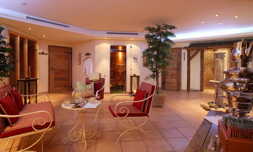 Image 5: Schwarzwald: Doppelzimmer mit Balkon & Spa, opt. mit 3/4-Pension