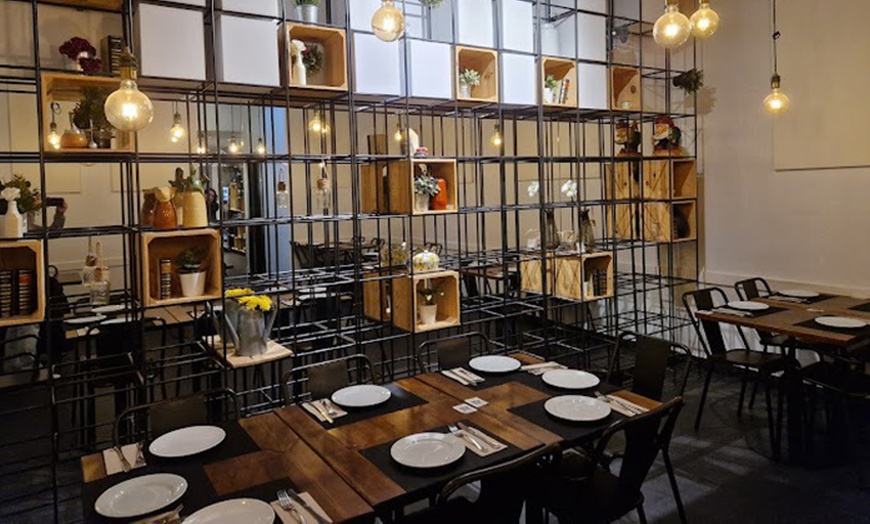 Image 6: Menú para 2 o 4 personas con opción a botella de vino
