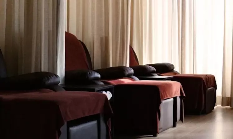 Up to 30% Couples Massage at King Feet Massage-Vancouver