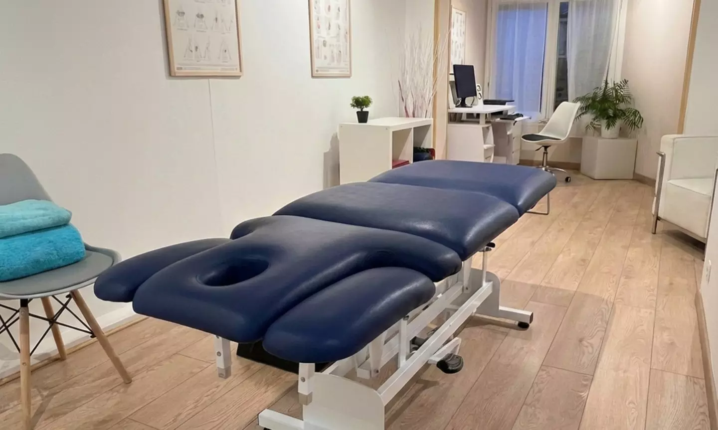 Examen postural y ajuste quiropráctico con termografía