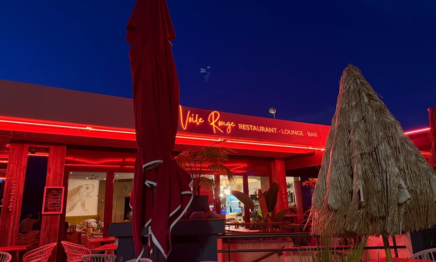 Image 3: Déjeuner ou dîner bistronomique en bord de mer au Voile Rouge