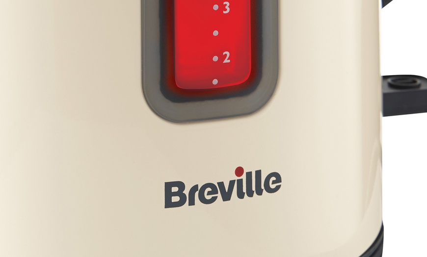 Image 6: Breville Kettle and Toaster Set