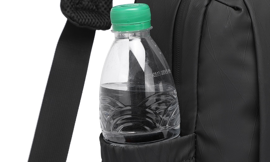 Image 7: Wasserfeste Umhänge-Brusttasche für Herren