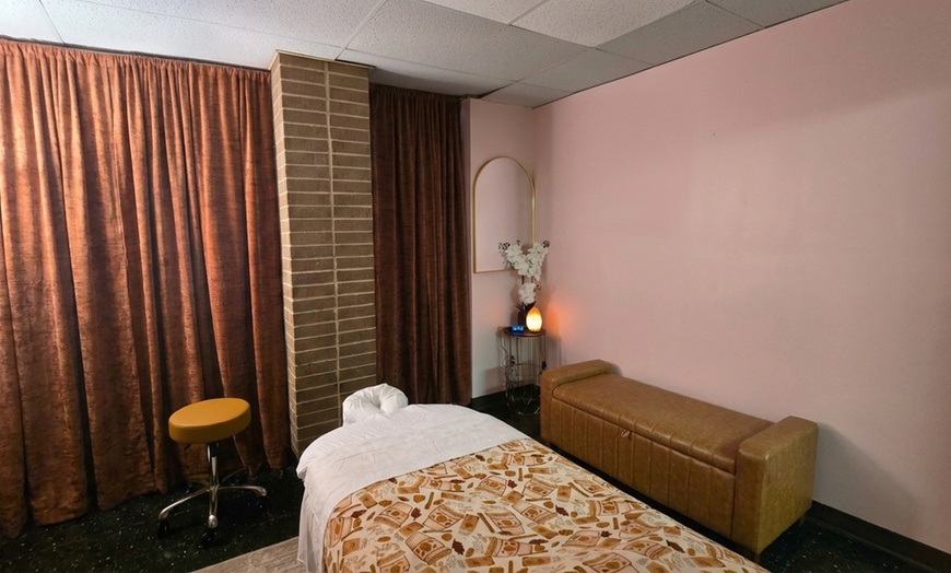Image 2: Get One, Three or Five 60-Minute Massage with Hot Stone/ Aromatherapy