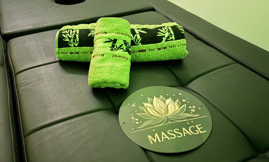 Image 6: Modelages relaxants du corps aux huiles végétales 