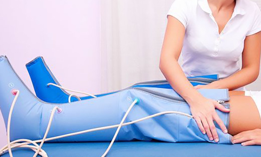 Image 7: 3 o 6 sesiones de combo reductor con cavitación, presoterapia y masaje