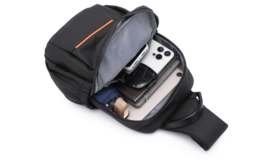 Image 5: Wasserfeste Umhänge-Brusttasche für Herren