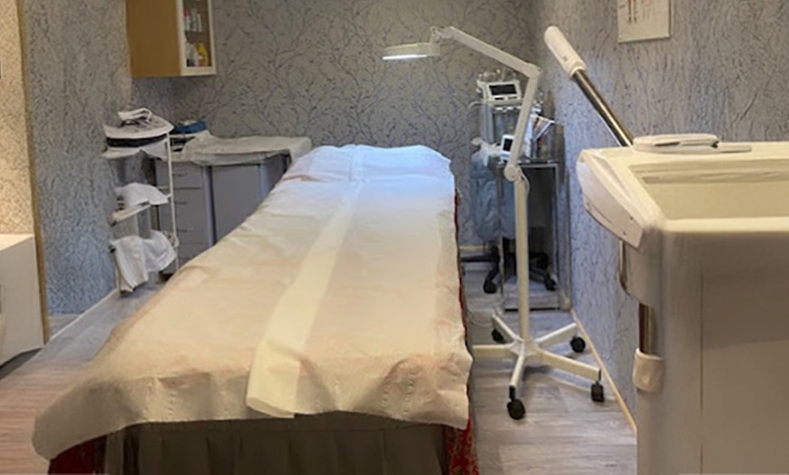 Image 6: 1 or 3 Microneedling with 24K Gold & Hyaluronic Acid Facial Skin Serum