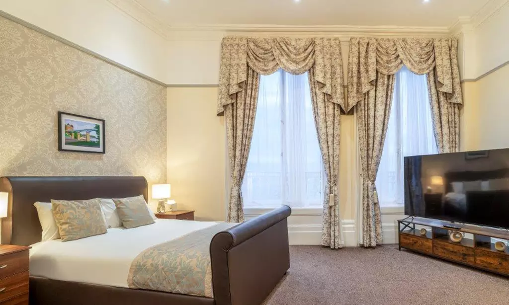 Scarborough: Standard Double or Twin Room with Breakfast and Wi-Fi