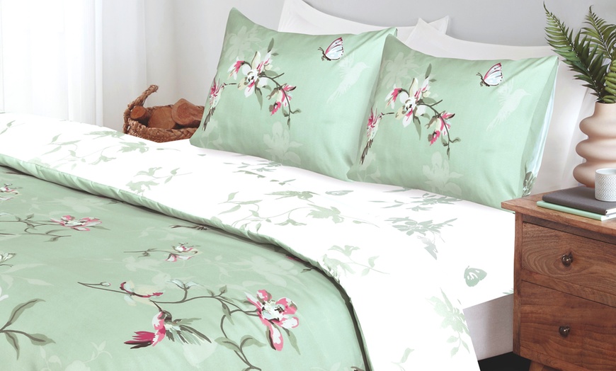 Image 9: Four-Piece Complete Duvet Set - Reversible, Easy Care Bedding