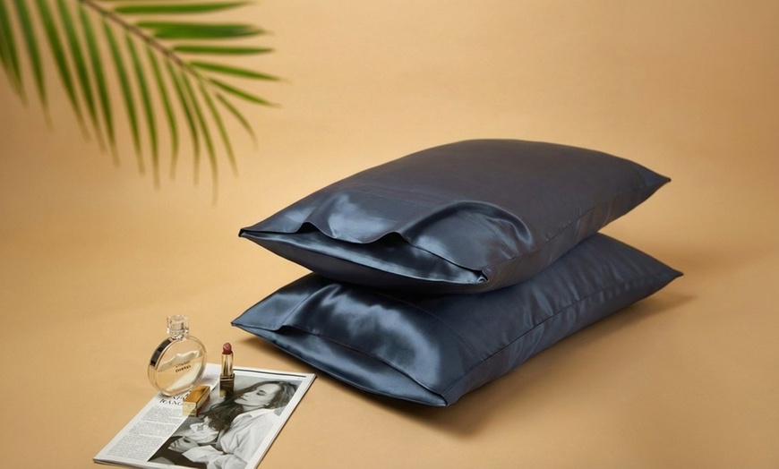 Image 9: Premium Mulberry Silk Reversible Pillowcase Duo