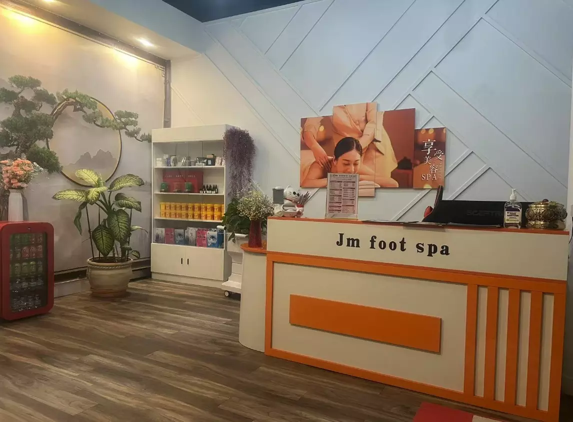 90-Min Couples or 60-Min Deluxe Body Massage w/ Hot Stones & Hot Towel