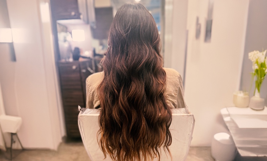 Image 2: Get Glamorous Hair with 3 Blowout Sessions
