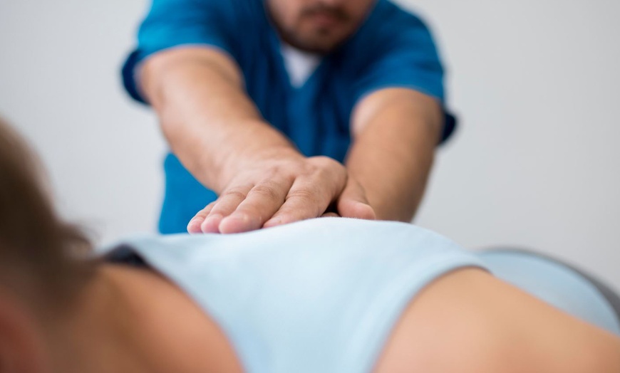 Image 5: 1 o 2 sesiones de fisioterapia avanzada con valoración y ventosas