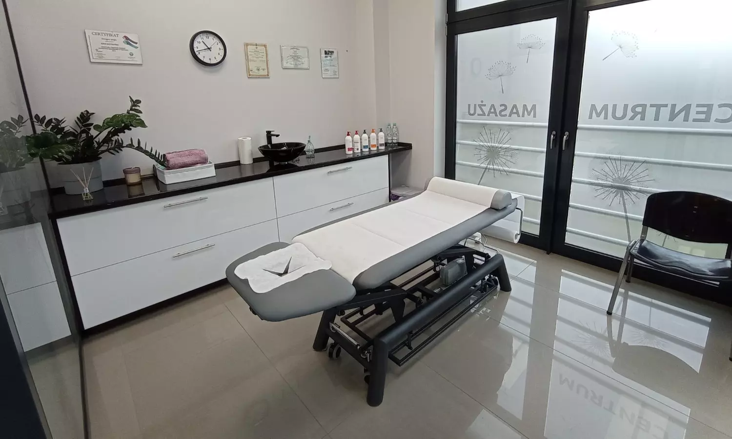 Do 50% zniżki na Masaż - Określona część ciała (ręka, szyja, głowa) w Centrum Masażu