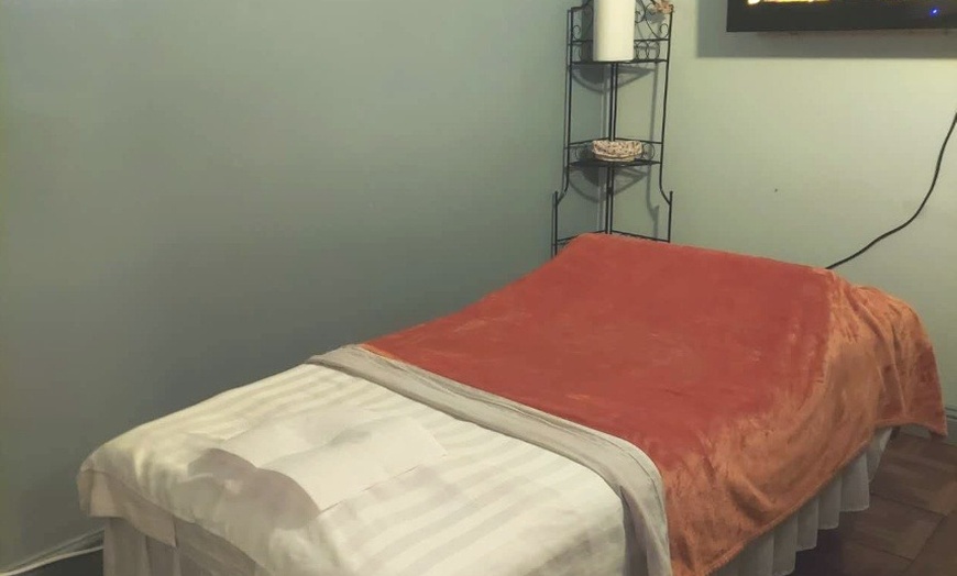 Image 4: Massages for 1 or 2 with Optional Hot Stones and Organic Masssage Oil 