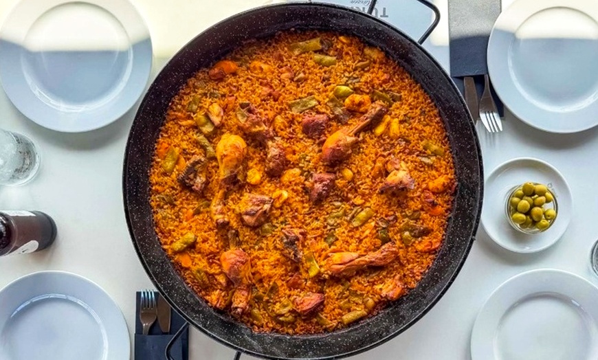 Image 2: Plan Beach con vistas al mar y opciones de menú para 2 o 4 personas