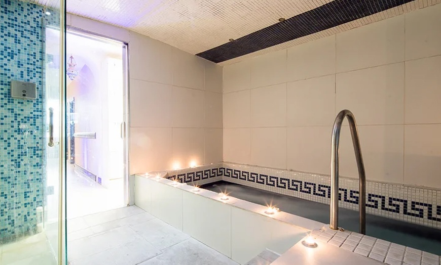 Image 9: Signature Fairmount Spa Massage (50 or 80 Minutes)