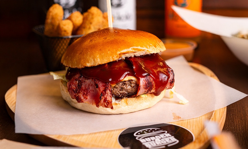 Image 1: Köstliche Burger nach Wahl inkl. Pommes für 1, 2 oder 4 Personen