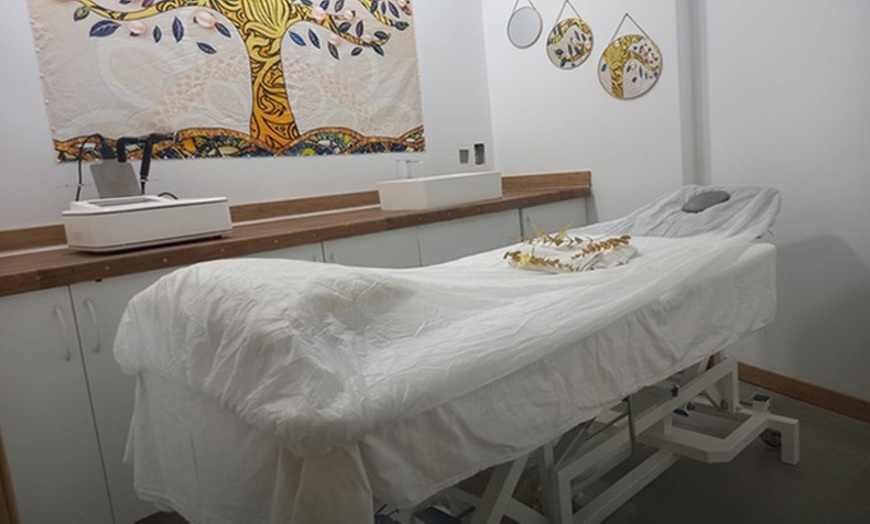 Image 2: Masaje relajante con piedras calientes de 30, 45 o 60 minutos 