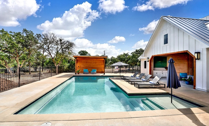 Image 4: Enjoy a Virtual Golf Session with Top-Notch Simulators