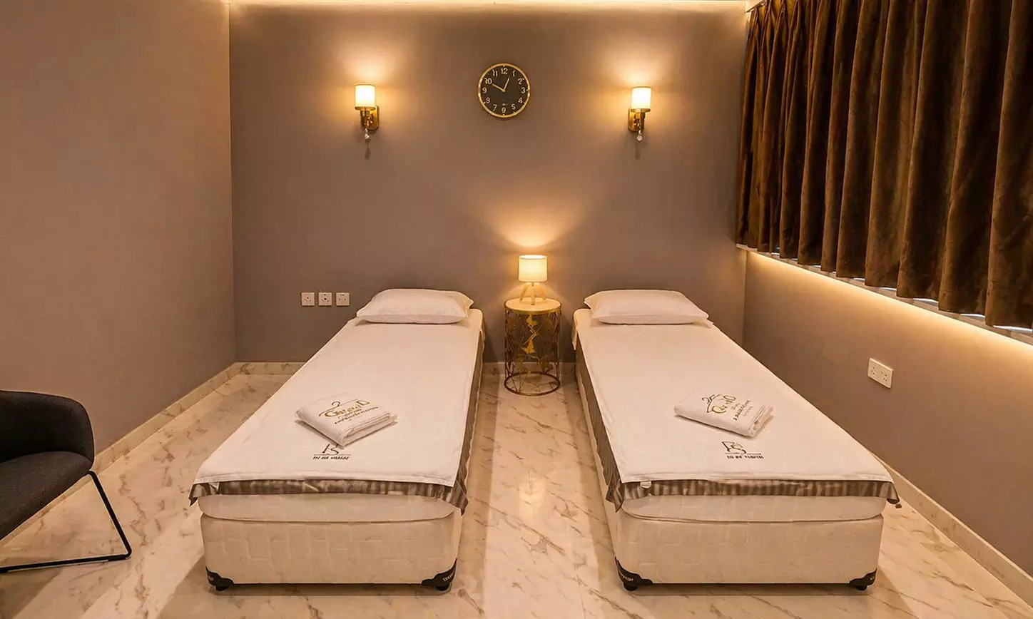 Gents Private VIP Room Spa Treatments with Shower Facility