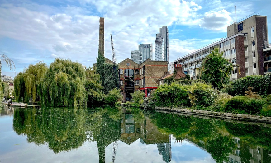 Image 6: Valentine's Canal Adventure with Drinks Included