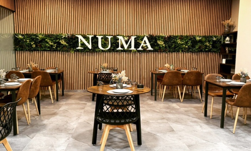 Image 7: Menú Numa con entrantes, principales, postres y bebidas incluidos 