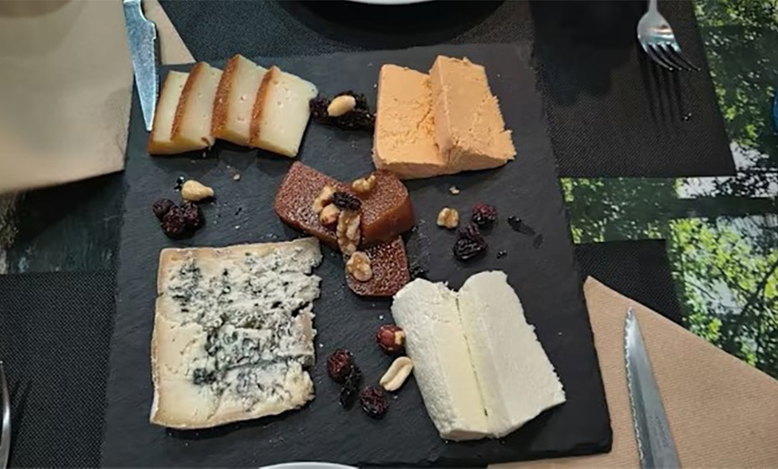 Image 4: Asturias, en tu mesa: menú para 2 o 4 con 3 pases, postre y bebidas