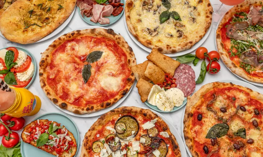 Sip & Paint Prosecco, Bottomless Pizza & Art Activity in Brick Lane