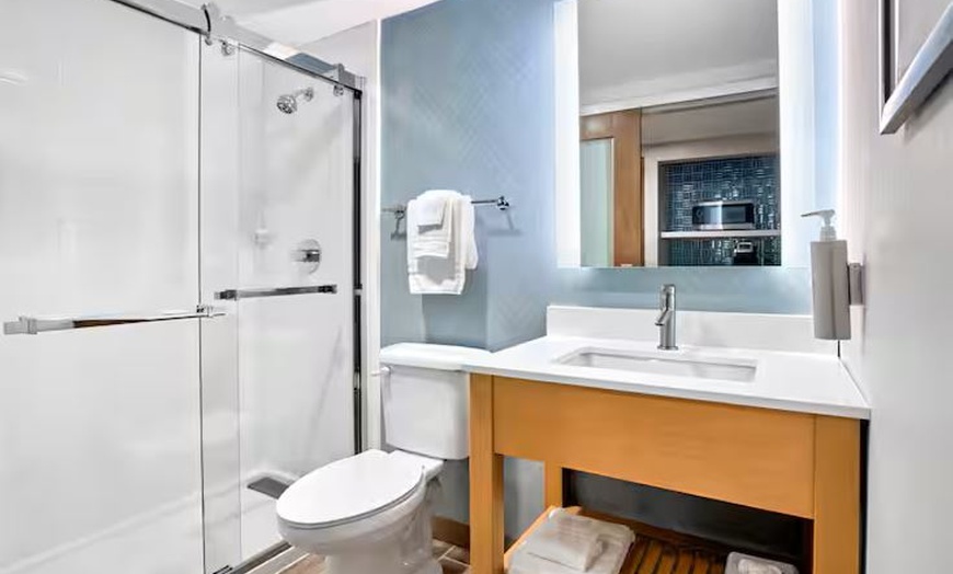 Image 19: Comfortable Budget Hotel Near LAX With Parking Included