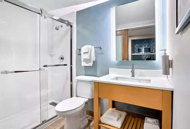 Comfortable Budget Hotel Near LAX With Parking Included