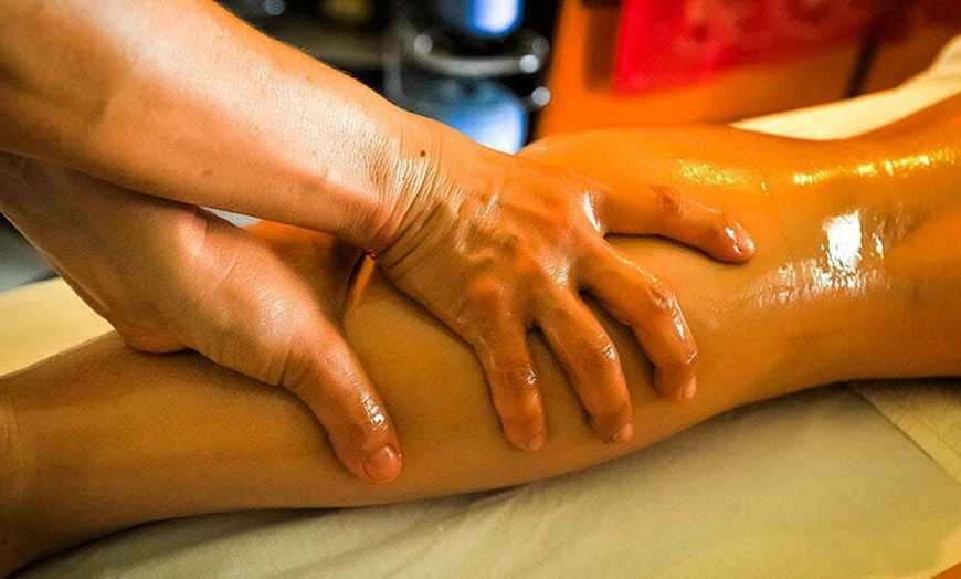 Image 9: 60 Min. Ganzheitliche Ayurveda-Massage nach Wahl für 1 Person