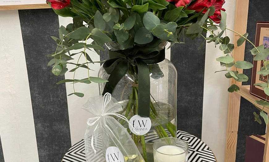 Image 6: Ramos Luwanda: Especial San Valentín con Bombones y Flores Naturales