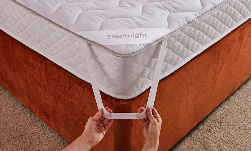 Image 4: Silentnight Heat Genie Self-Heating Mattress Topper